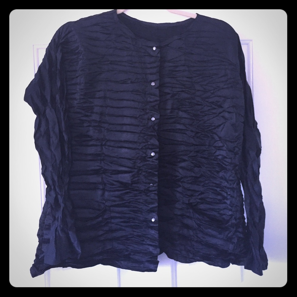 Babette navy crinkle top